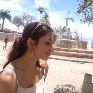 Meet your Posher, Demi